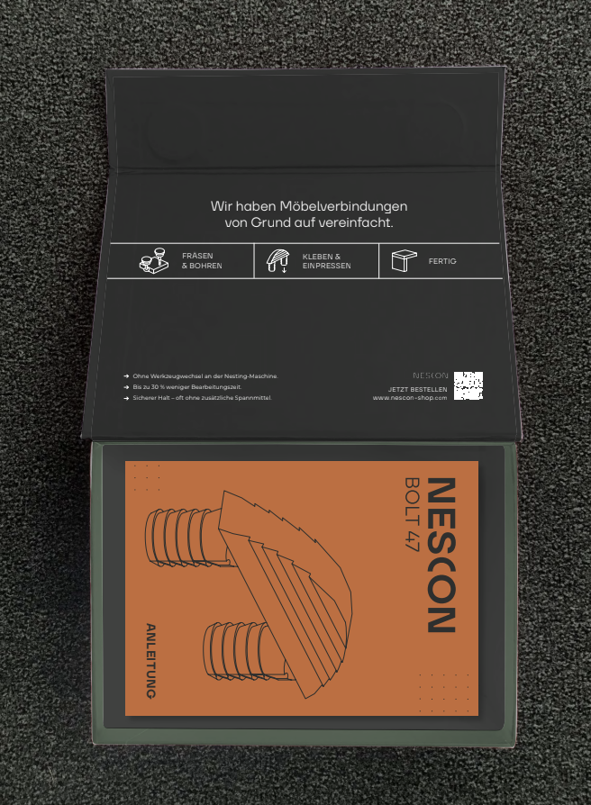 Offene Produktverpackung des NESCON Bolt 47 mit Anleitung, Illustrationen und Hinweisen zur vereinfachten Möbelverbindung
