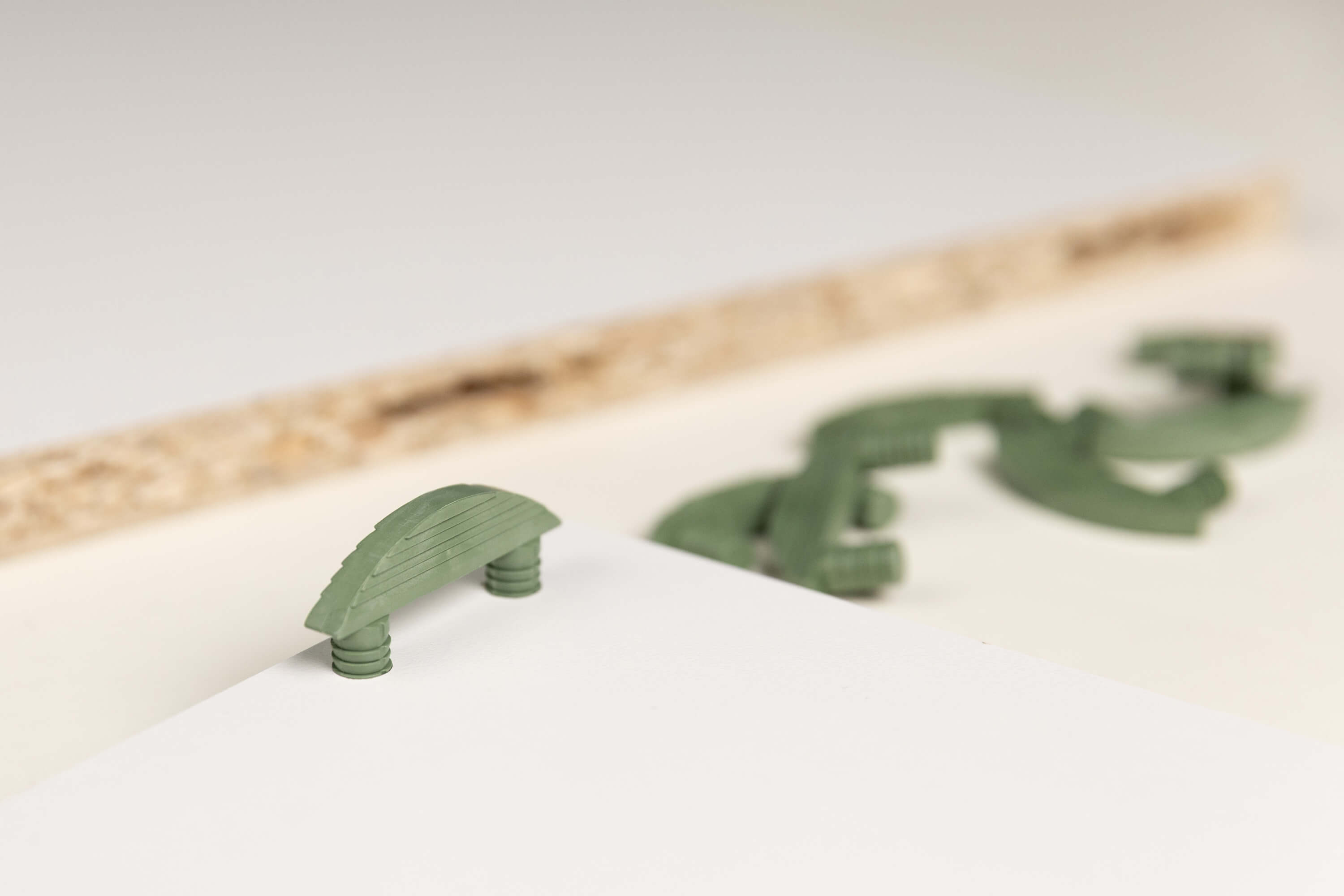 Nescon Header mit Dübel