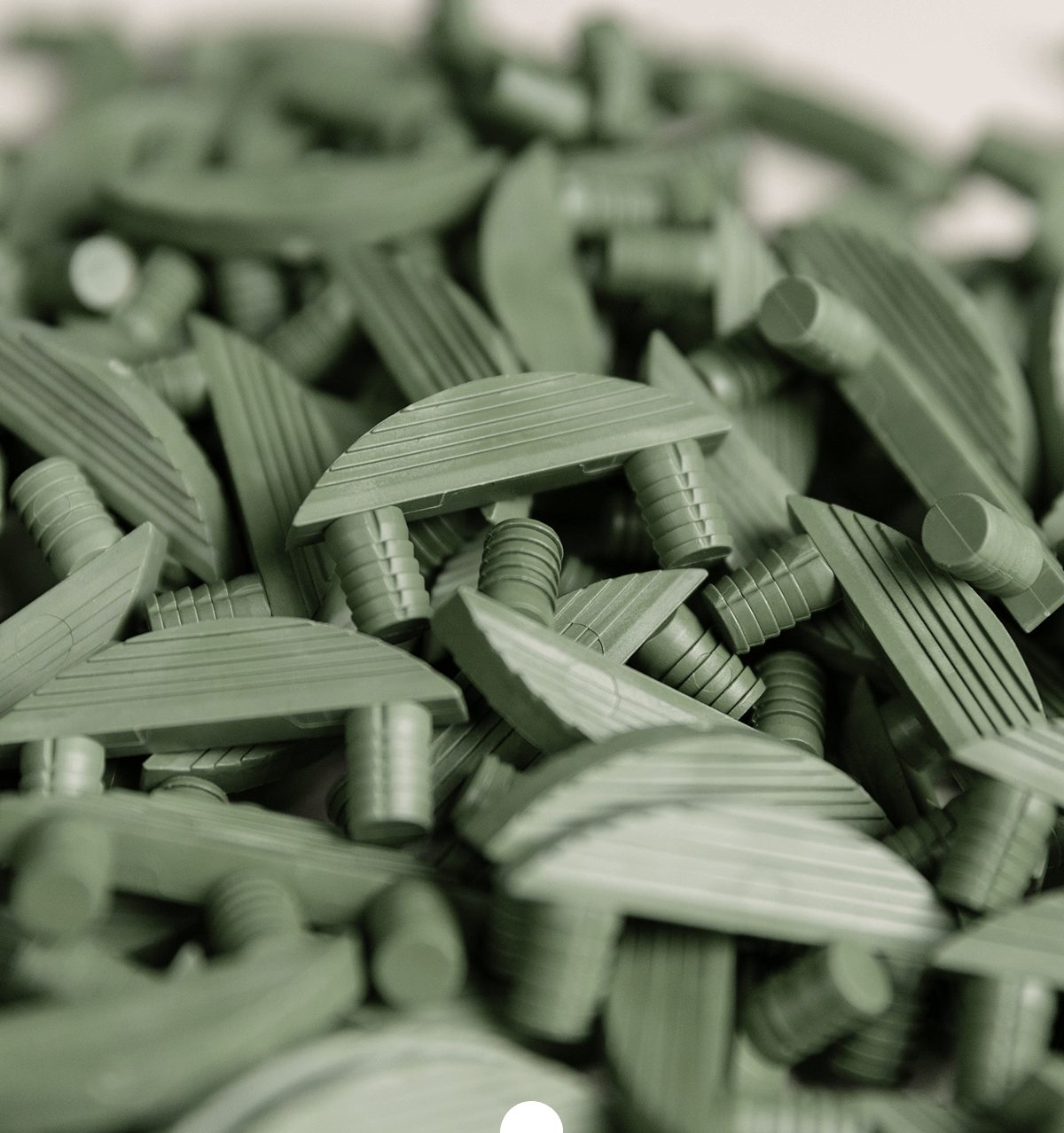 Nescon Dübel auf Haufen