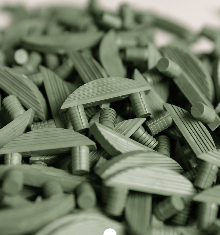 Nescon Dübel auf Haufen